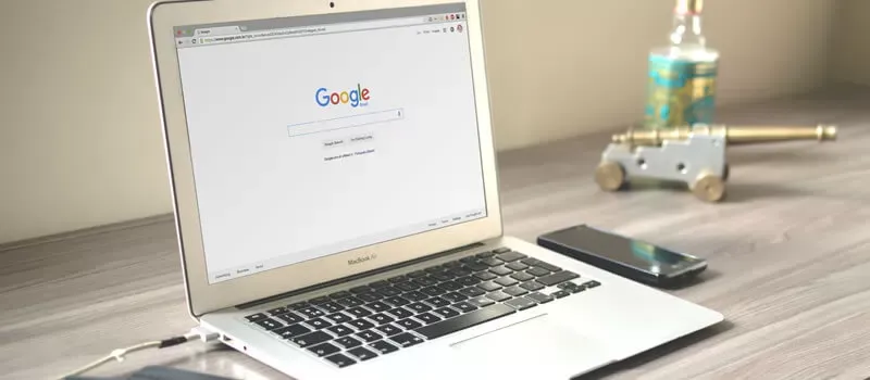 Notebook com o google aberto